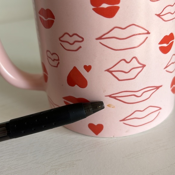 Starbucks 2020 Pink Red Lips Hearts Valentines Coffee Mug Cup Kissing Love - Picture 11 of 13
